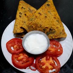 A picture of Methi Paratha.