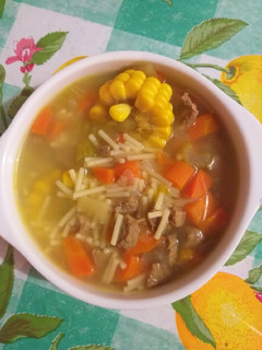 Una foto de Sopa de fideos con carne y jojotos