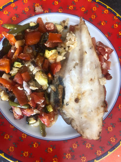 Una foto de Lenguado con verduras en airfryer