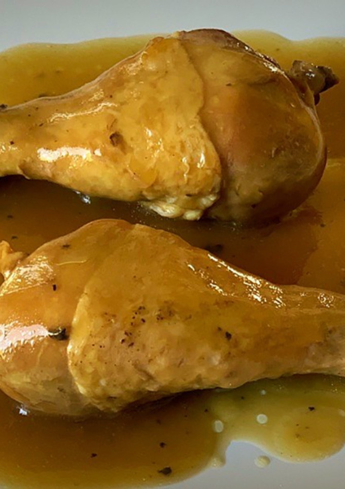 Una foto de Muslos de pollo en salsa de soja y limón