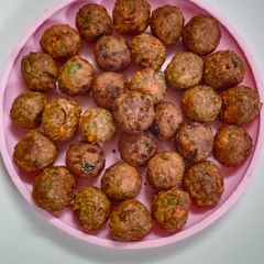 Veg chapati balls A picture of Veg chapati balls.