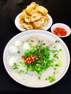 Hình của món Cháo Sườn Trứng Cút.