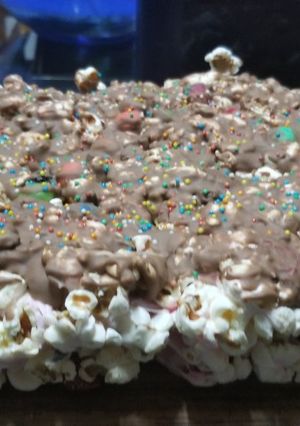 A picture of Popcorn marshmallow bars.