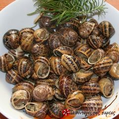 A picture of Hohlioi boubouristoi (snails in the skillet).
