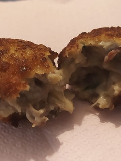 Una foto de Croquetas de berenjenas, champiñones y jamón