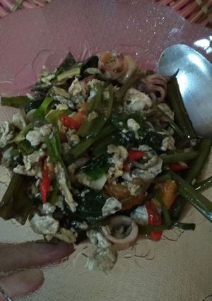 Foto resep Tumis kangkung telur cumi asin