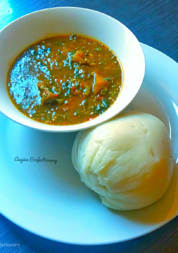 A picture of Tuwon masara(corn meal swallow).