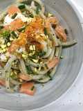 Pici al lime e spirulina con salmone affumicato