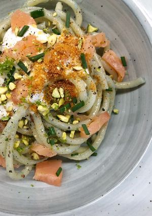 Foto di Pici al lime e spirulina con salmone affumicato
