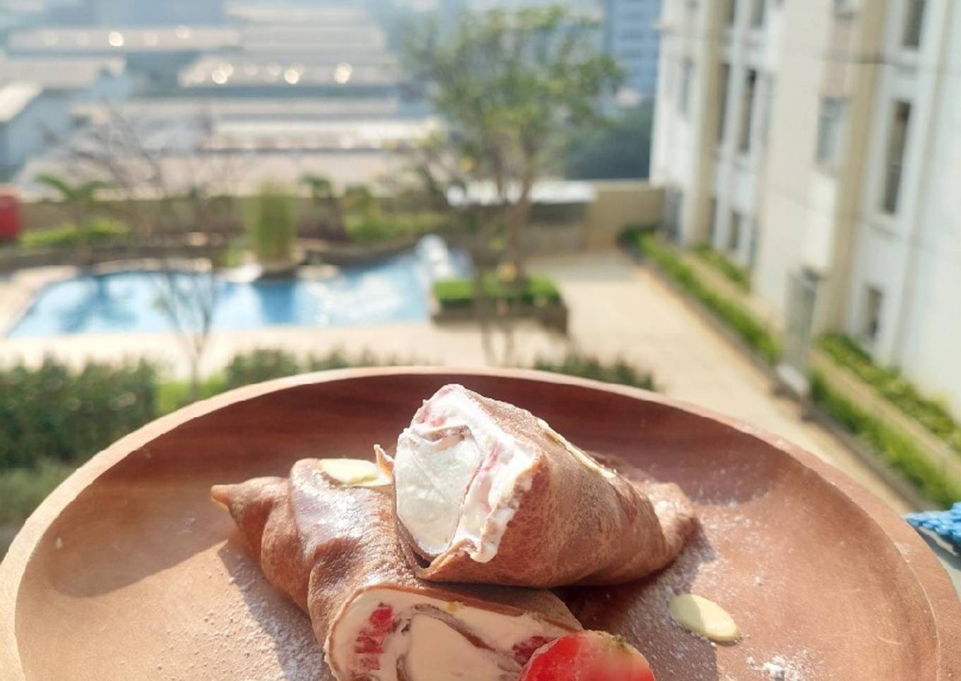 Roll Crepes Coklat dengan Cream