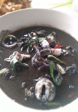Foto resep Sontong Masak Hitam bumbu iris simpel enak banget