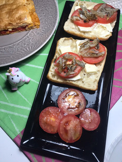 Una foto de Tostada especial con capellà i all i oli