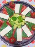 Ensalada de tomate con aguacate tofu