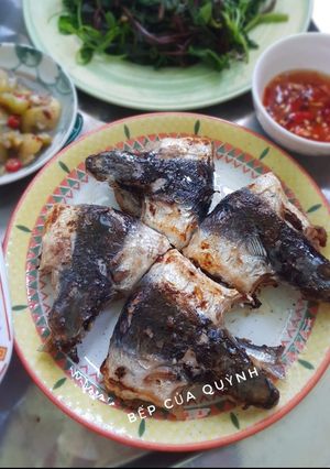 Hình của món Cá chuồn kẹp hành chiên.
