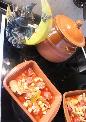Una foto de Garbanzos con chorizo y tocino