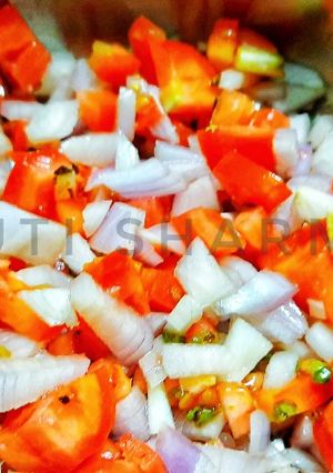 A picture of Onion tomato Koshimbir.