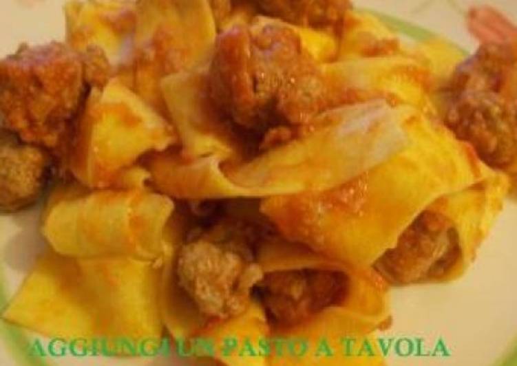 Pappardelle con polpette al sugo