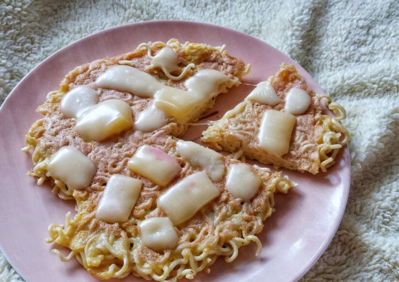 Ramen and Cheese Omelette