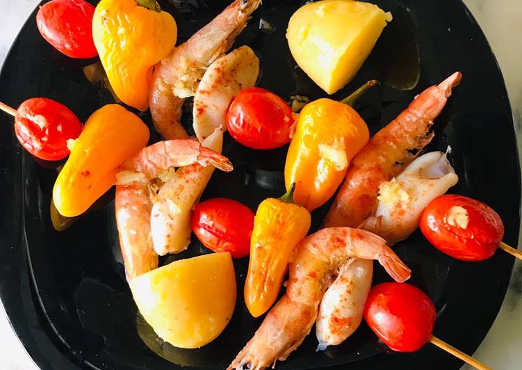 Espetadas com lulas e camarão - Tudogosreceitas
