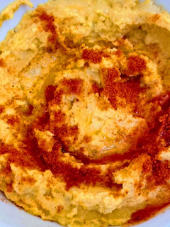 Una foto de Hummus de calabaza + tahini casero