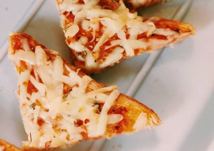 Open bread pizza