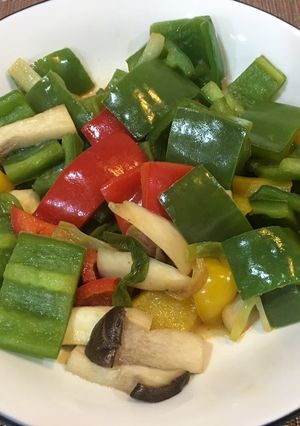 清炒彩椒杏鮑菇 的食譜成品照片