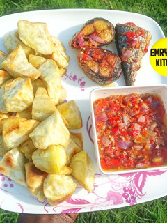 A picture of Fried potatoes/pepper sauce/fish.