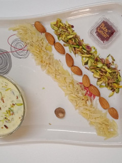 દૂધપાક (Doodh pak Recipe In Gujarati) રેસીપી મુખ્ય ફોટો