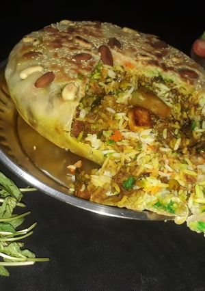 શાહી પર્દા બિરયાની (SHahi Parda Biryani Recipe in Gujarati) રેસીપી મુખ્ય ફોટો