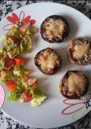 Una foto de Champiñones rellenos al horno🍄