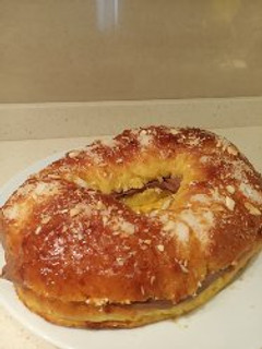 Una foto de Roscón de Reyes de trufa