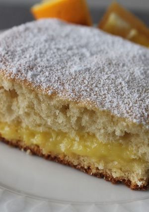 Une photo de Gâteau garni de crème à l’orange