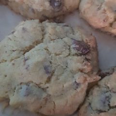 Crunchy chocolate chip cookies A picture of Crunchy chocolate chip cookies.