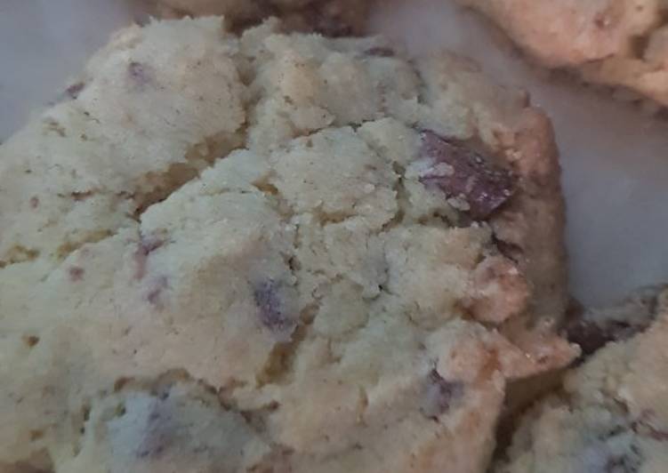 Recipe: Tasty Crunchy chocolate chip cookies