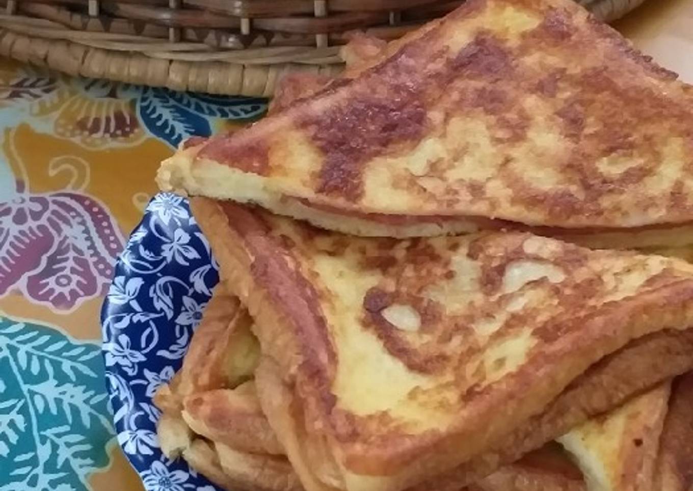French toast keju dan daging asap