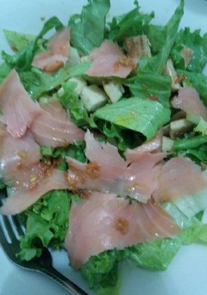 A picture of Salmon Salad in Carrot Ginger Dressing.