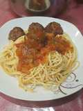 Spaghete cu chifteluțe și sos de roșii