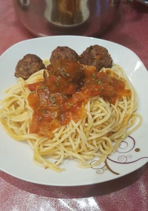 O poză a rețetei Spaghete cu chifteluțe și sos de roșii.