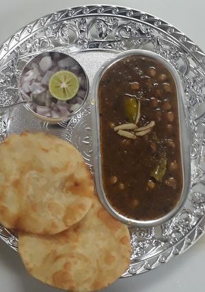 A picture of Chole bhature.