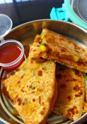 A picture of Corn capsicum paratha.