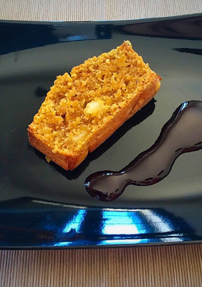 Una foto de Pastel de piña y nueces