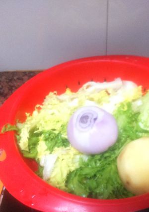 Una foto de Escarola hervida y puré de pavo con guisantes