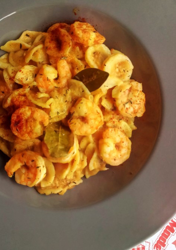 Una foto de Pasta (Orecchiette) con gambas