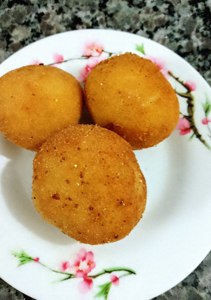 Una foto de Croquetas de arroz al curry con salchicha