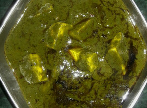 A picture of Palak paneer.