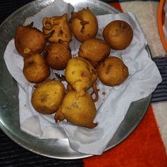 A picture of Aloo bonda.
