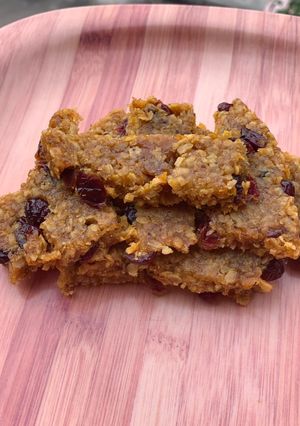 A picture of Mango oats cranberry bar.