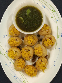 પાણી પૂરી(pani puri in Gujarati) રેસીપી મુખ્ય ફોટો