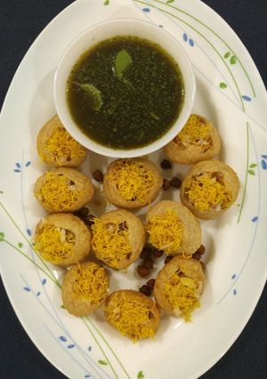 પાણી પૂરી(pani puri in Gujarati) રેસીપી મુખ્ય ફોટો