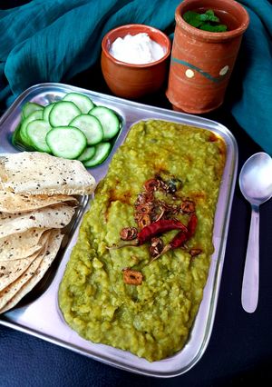 A picture of Lahsuni Palak Khichdi.